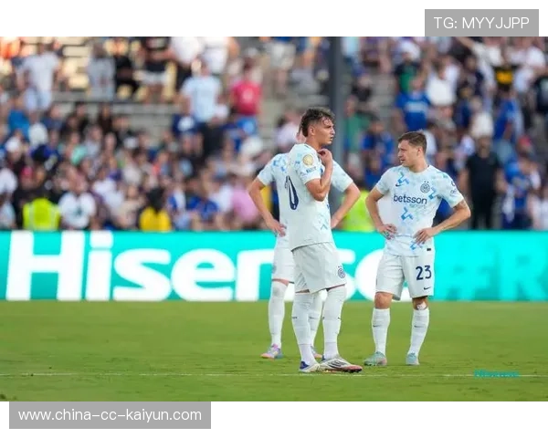 国米左路传中后点强力顶入：绿茵场上的完美配合与终极进球