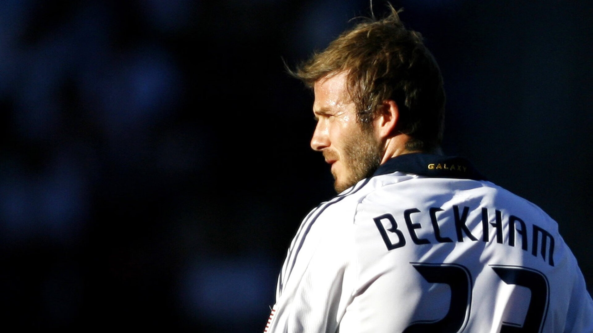 世界体操锦标赛男子团体决赛 中国队上演惊险逆转